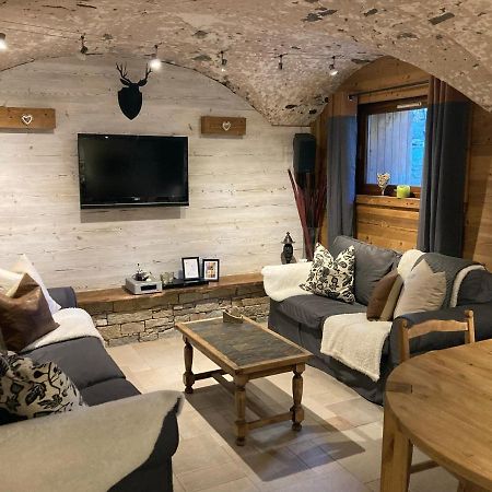 Two Bedroom Apartment La Voute, Chandon Near Meribel - Sleeps 4 Adults Or 2 Adults And 3 Children Les Allues Exteriér fotografie
