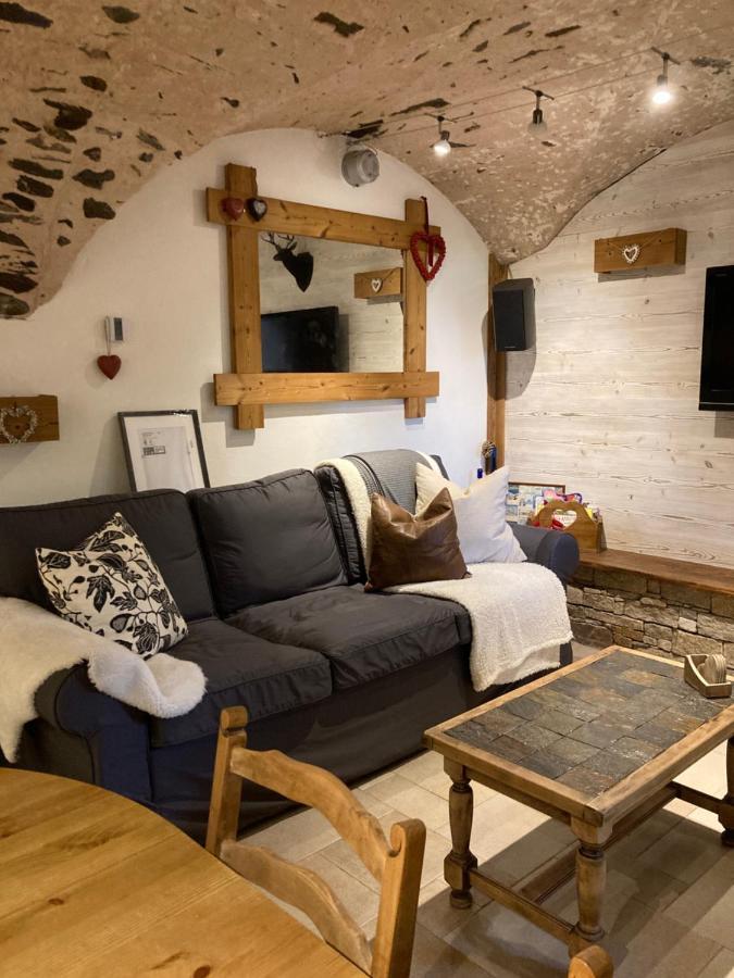 Two Bedroom Apartment La Voute, Chandon Near Meribel - Sleeps 4 Adults Or 2 Adults And 3 Children Les Allues Exteriér fotografie