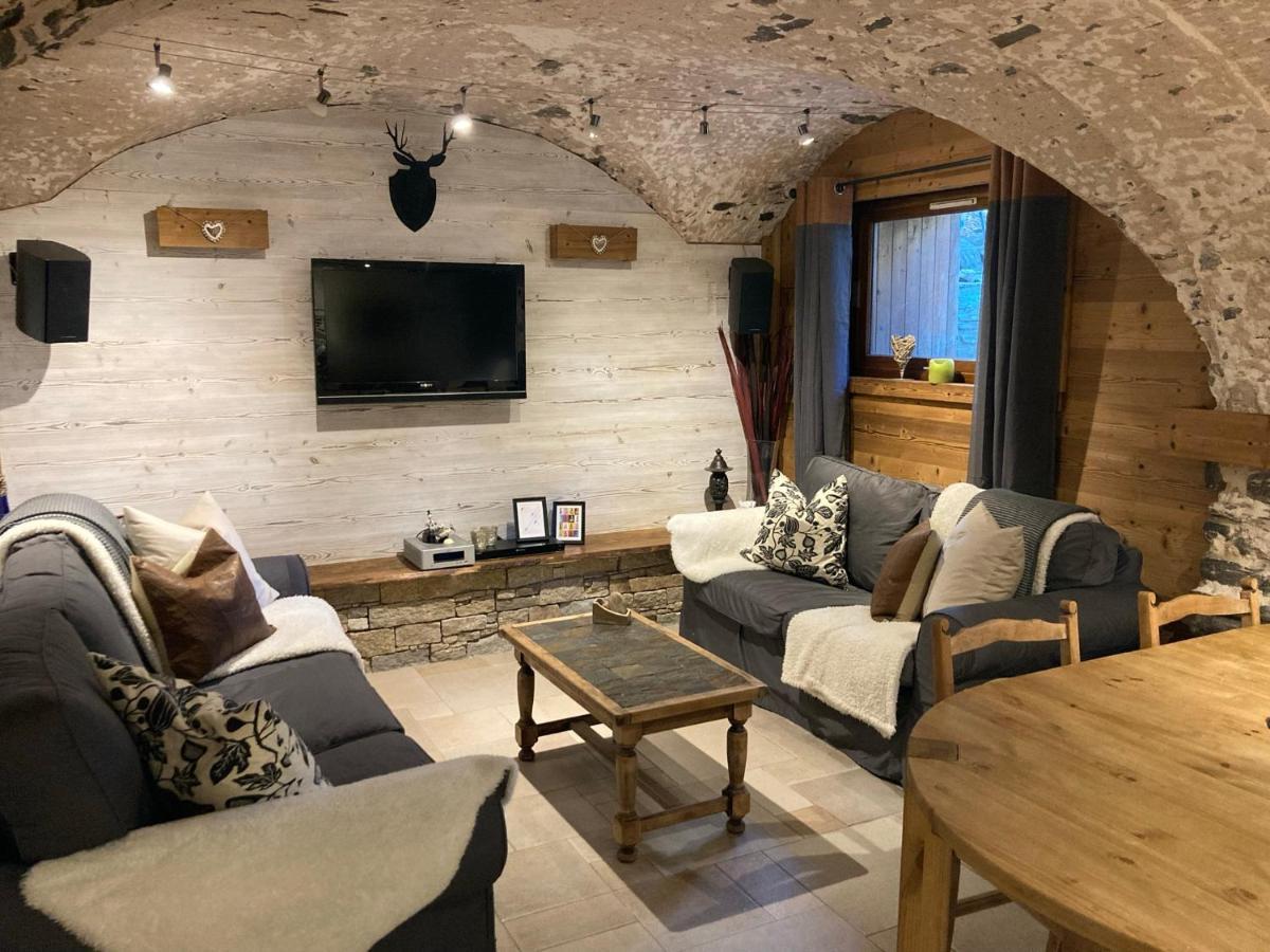 Two Bedroom Apartment La Voute, Chandon Near Meribel - Sleeps 4 Adults Or 2 Adults And 3 Children Les Allues Exteriér fotografie